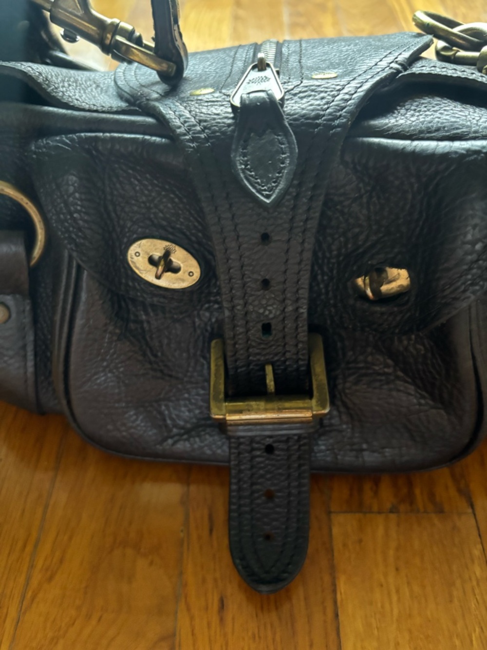 2000s.Authentic Mulberry Alana Black Leather Shoulder Bag,  Brass Buckle Satchel - Picture 6 of 11